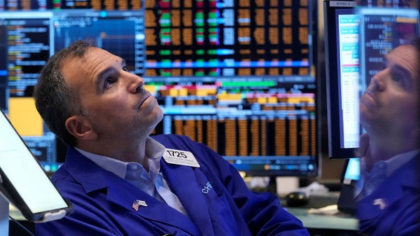 Wall Street stänger blandat – Intel steg efter uppsägningar​​