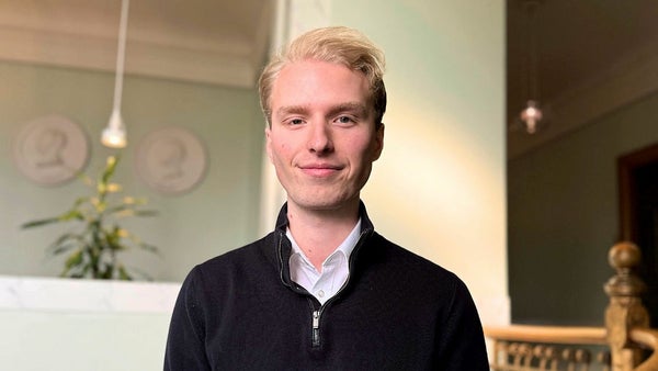 KDU: Regeringen har fel om lönegolven​​