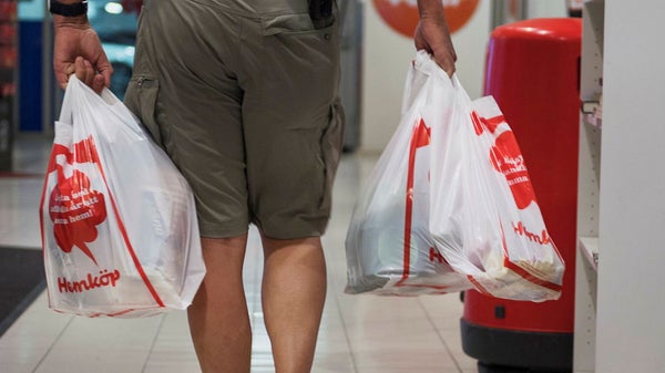 Svenskar ratar plastpåsar – rekordlåg användning​​